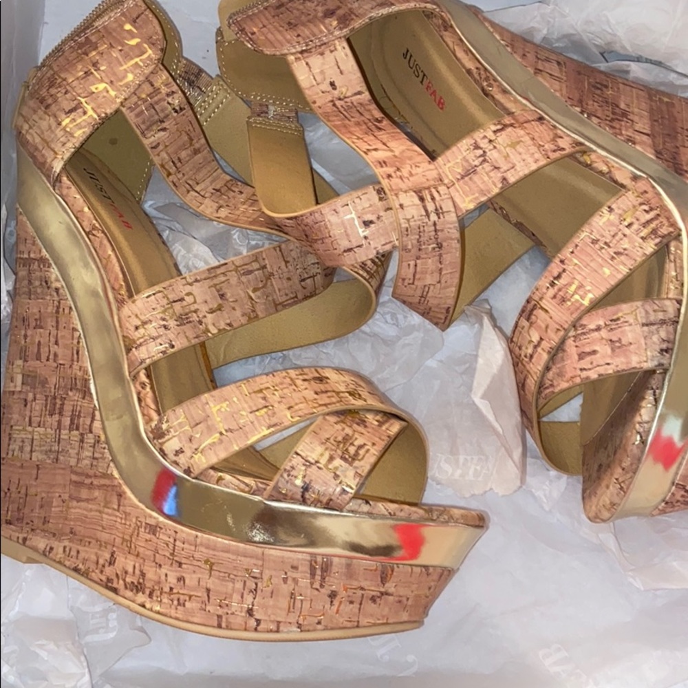 8.5 NEVER WORN HEELS